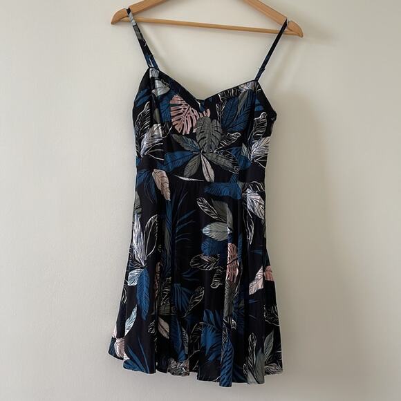 Aritzia Talula Lipinski Skater Dress Navy Blue Tropical Floral Size 6 - Picture 2 of 8